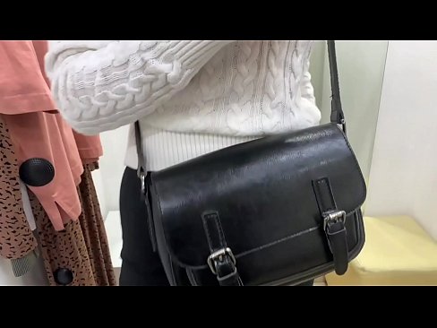 ❤️ Јавна мастурбација младе кучке ФералБерри са дилдом у соби за мерење Порно ат порн sr.courseclass.ru ❤
